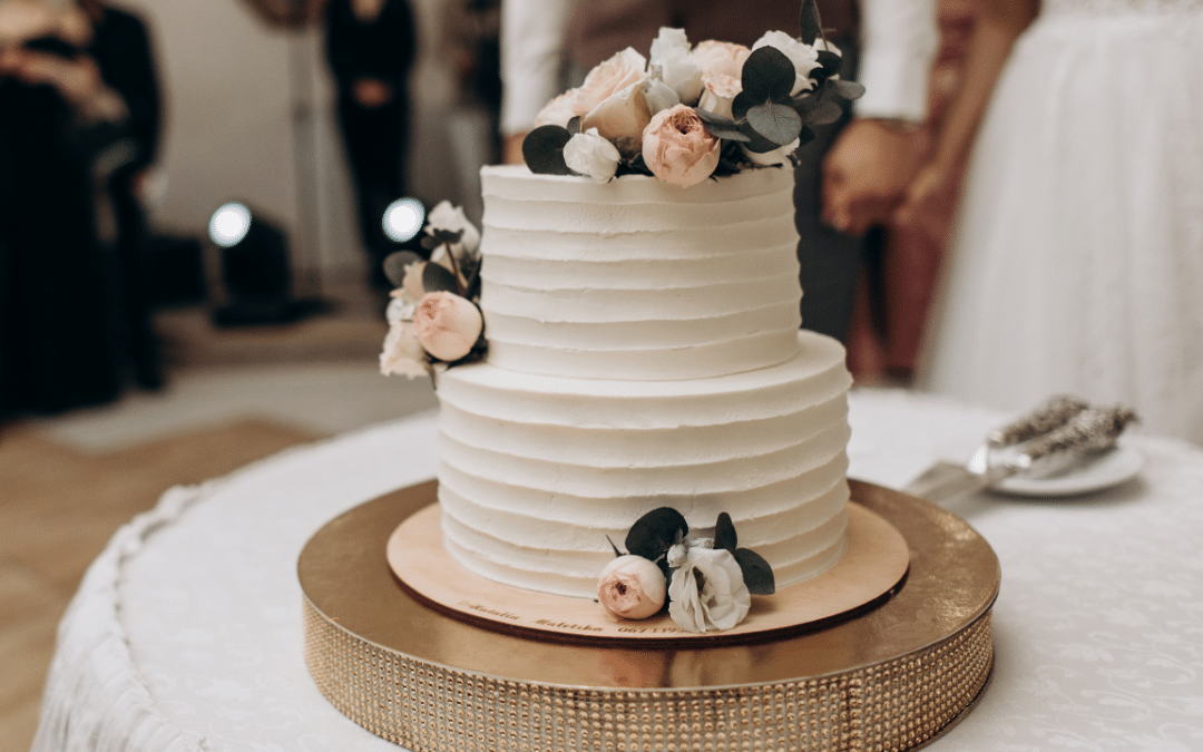 How Can You Save Money on Your Wedding Cake Without Sacrificing Style?