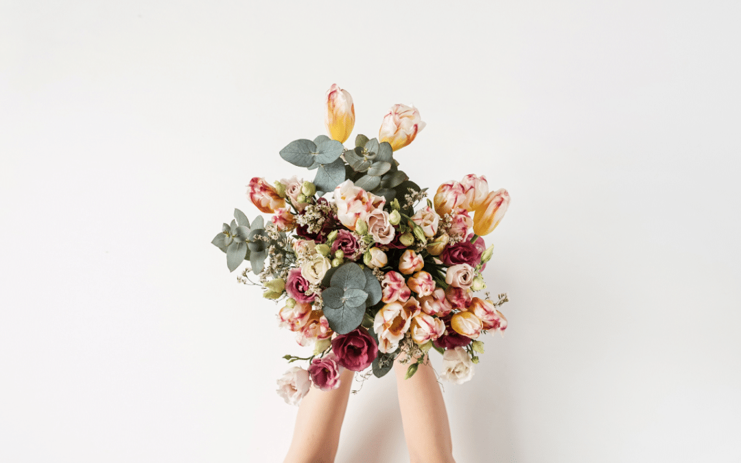 How to Construct a Stunning Cascading Bridal Bouquet for Your Big Day