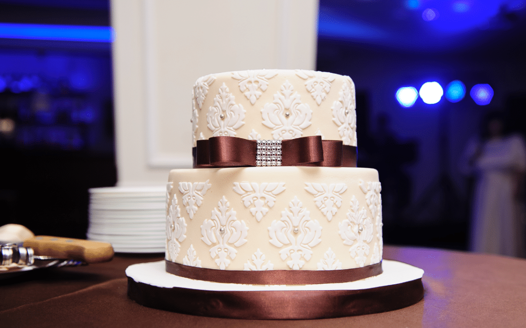 Can You Decorate a Stunning Wedding Cake at Home?